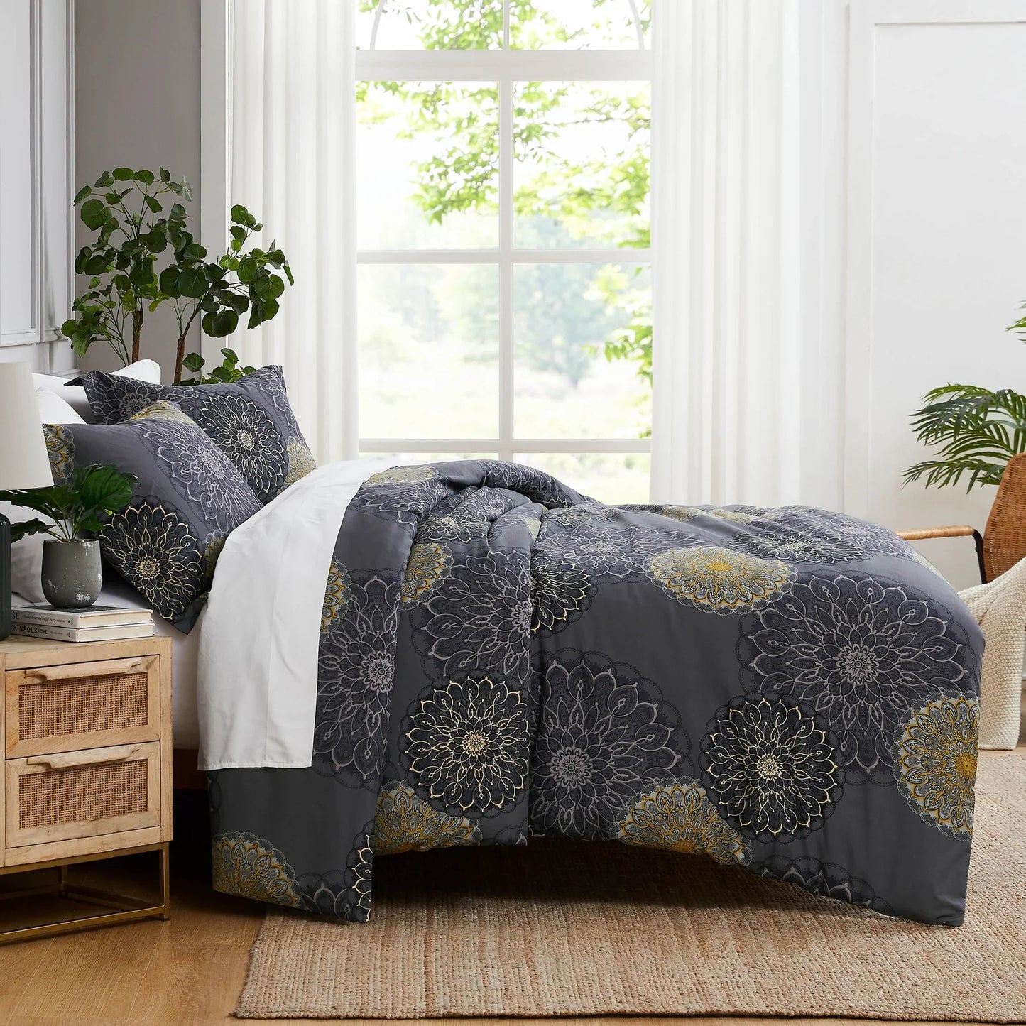 Dahlia Garden Comforter Set, Black